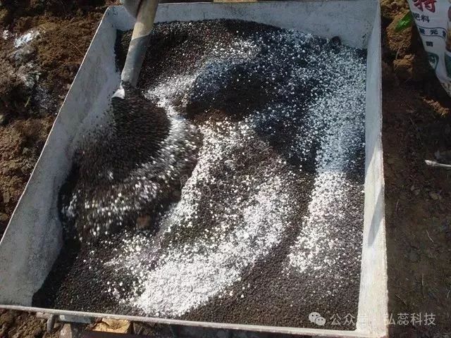 果农注意：这不是“施肥”，而是“施毒”！